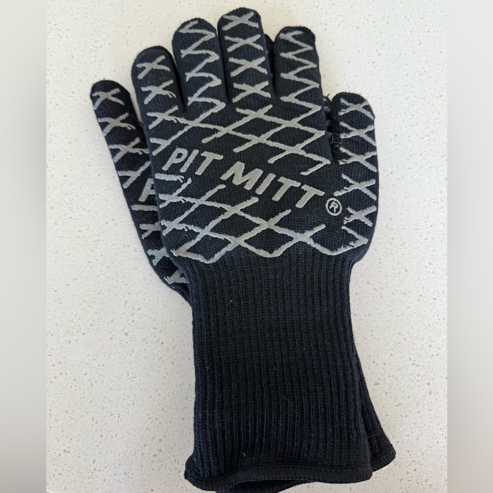 New Williams Sonoma Black and Gray BBQ Pit Mitt